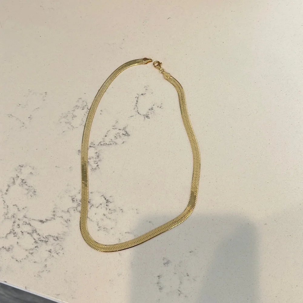 Mejuri herringbone necklace - Picture 2 of 3